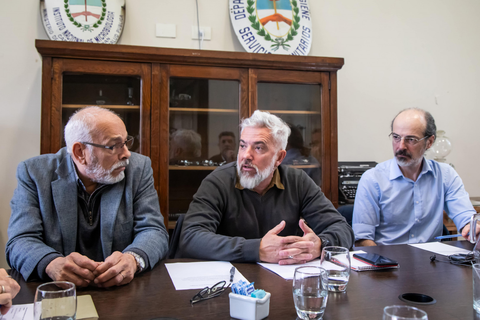 Izq. a der..: Eduardo Mallo, Rolando González-José, y Diego Hurtado