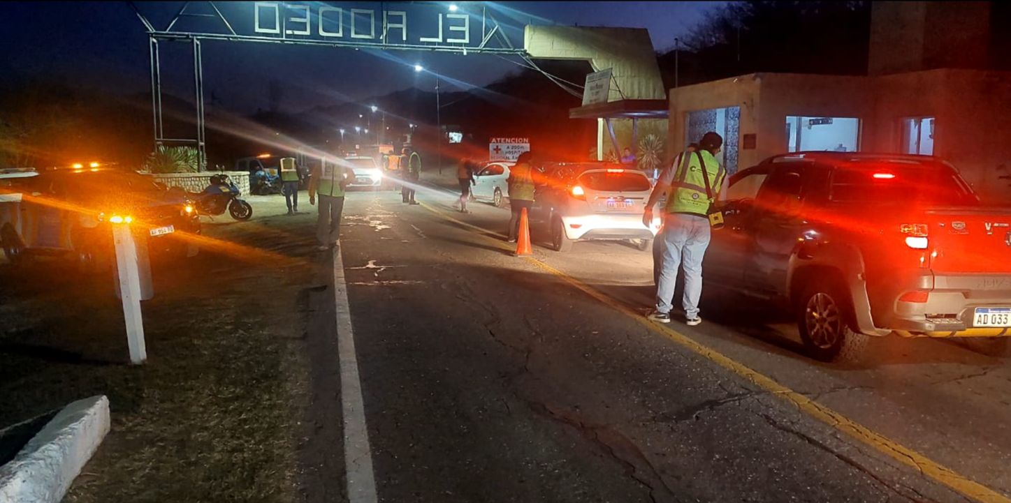 Agentes de la Dirección Provincial de Seguridad Vial y de la Policía de la Provincia, realizaron tareas de control, fiscalización y alcoholemia en la Villa Veraniega El Rodeo.