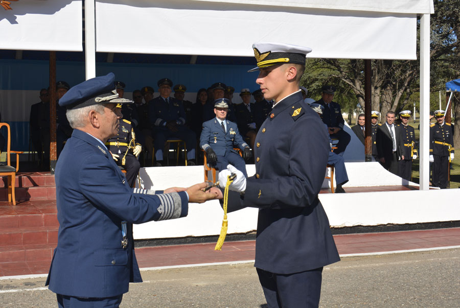 Entrega de sables a cadetes de 1er año