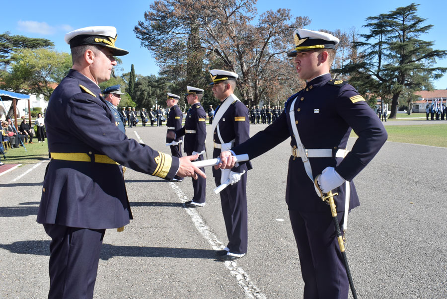 Ascenso de suboficiales cadetes y cadetes de IV año