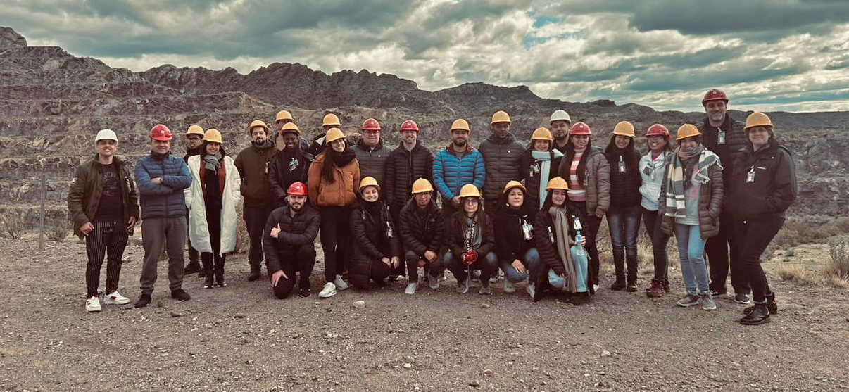 Profesionales de la Carrera de Especialización en Protección Radiológica y Seguridad de las Fuentes de Radiación durante la visita al Complejo Minero Fabril San Rafael, provincia de Mendoza – Edición 2024