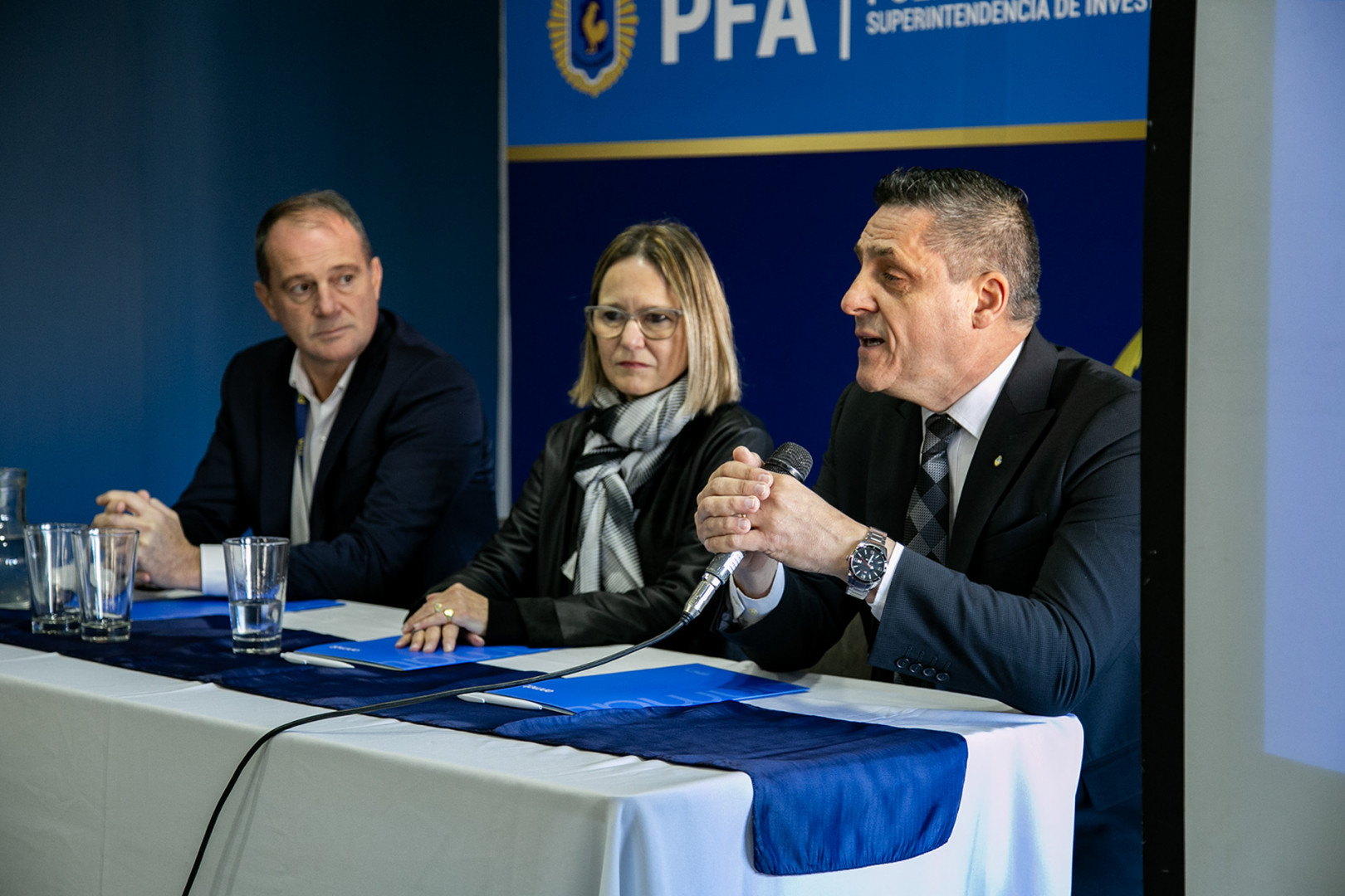 Gustavo Antonio Gauna, Enriqueta Pearson y Domingo Adrián Espósito durante la apertura