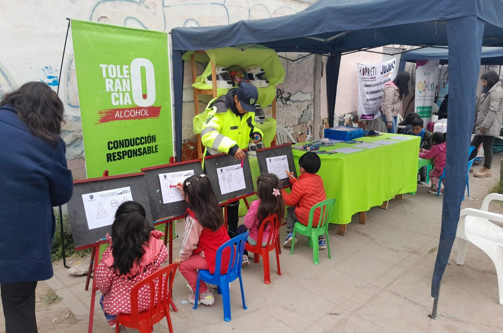 Jornada de concientización sobre seguridad vial que se realizó en distintos puntos de la provincia en el marco del Día del Niño.