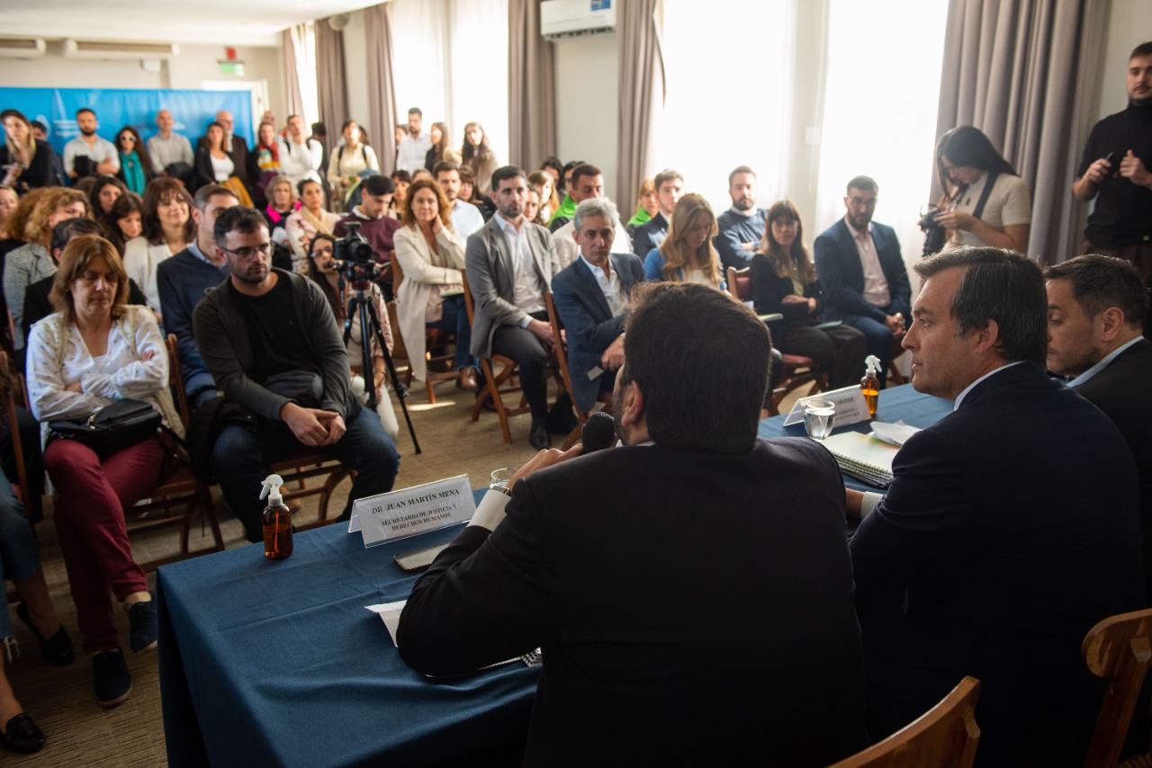 Soria y Cabandié presentaron 4 manuales jurídicos de fácil lectura sobre leyes ambientales