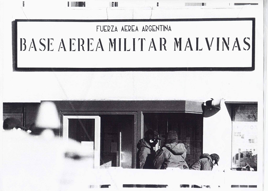 Fachada de la Base Aérea Militar Malvinas