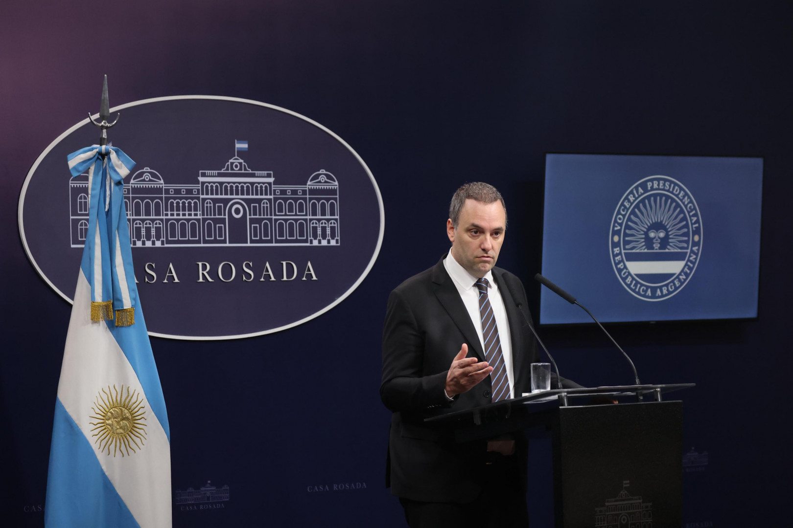 El Vocero Presidencial brindó su conferencia de prensa matutina.