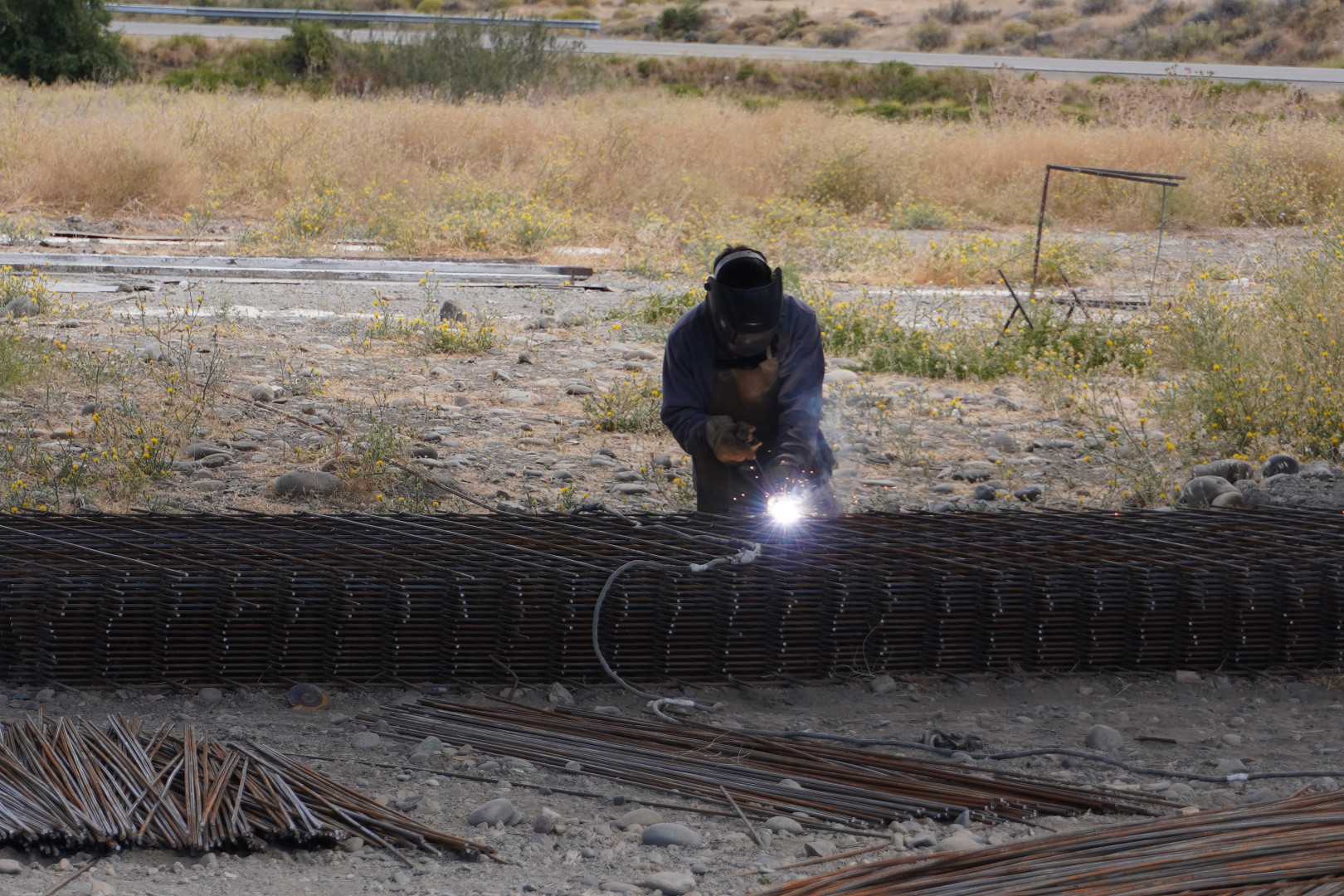 Trabajador soldando