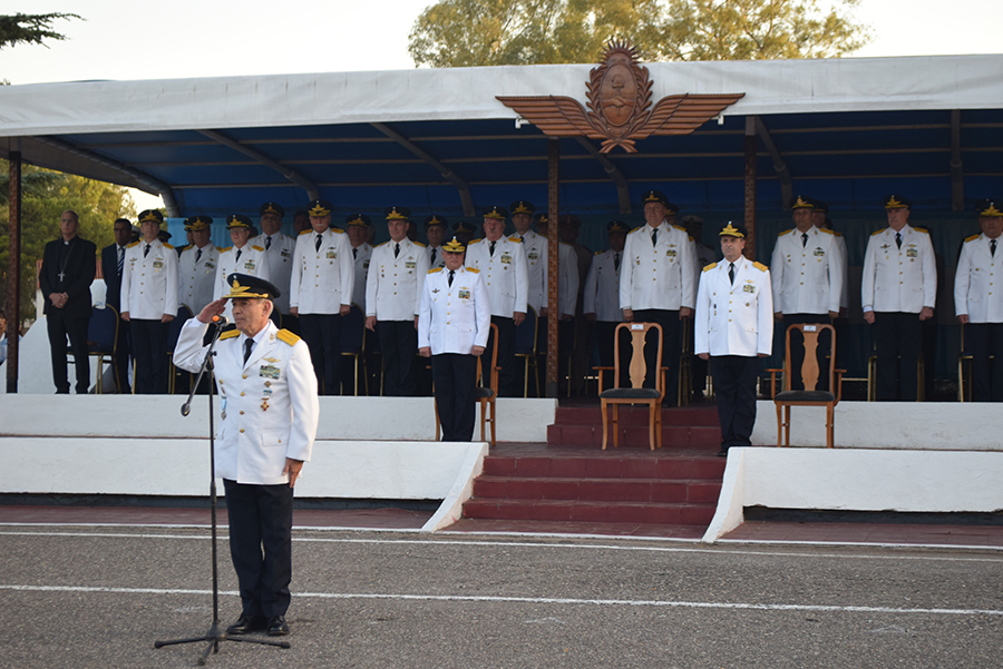 Autoridades de la Fuerza Aérea Argentina en el Egreso de la Promoción 88 de la Escuela de Aviación Militar