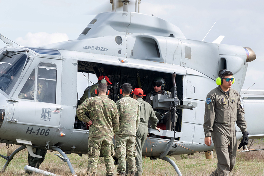 Ensayo de afuste y tiro lateral Bell 412