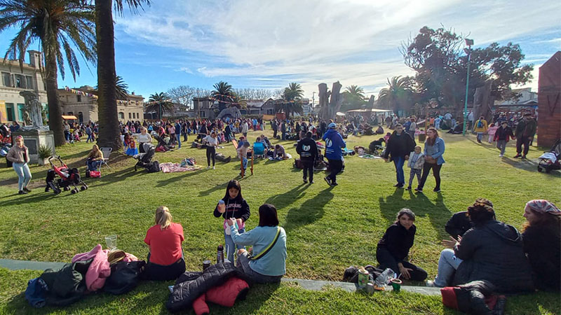 Vista de los visitantes que disfrutaron de las actividades en el Espacio Unzué de Mar del Plata.