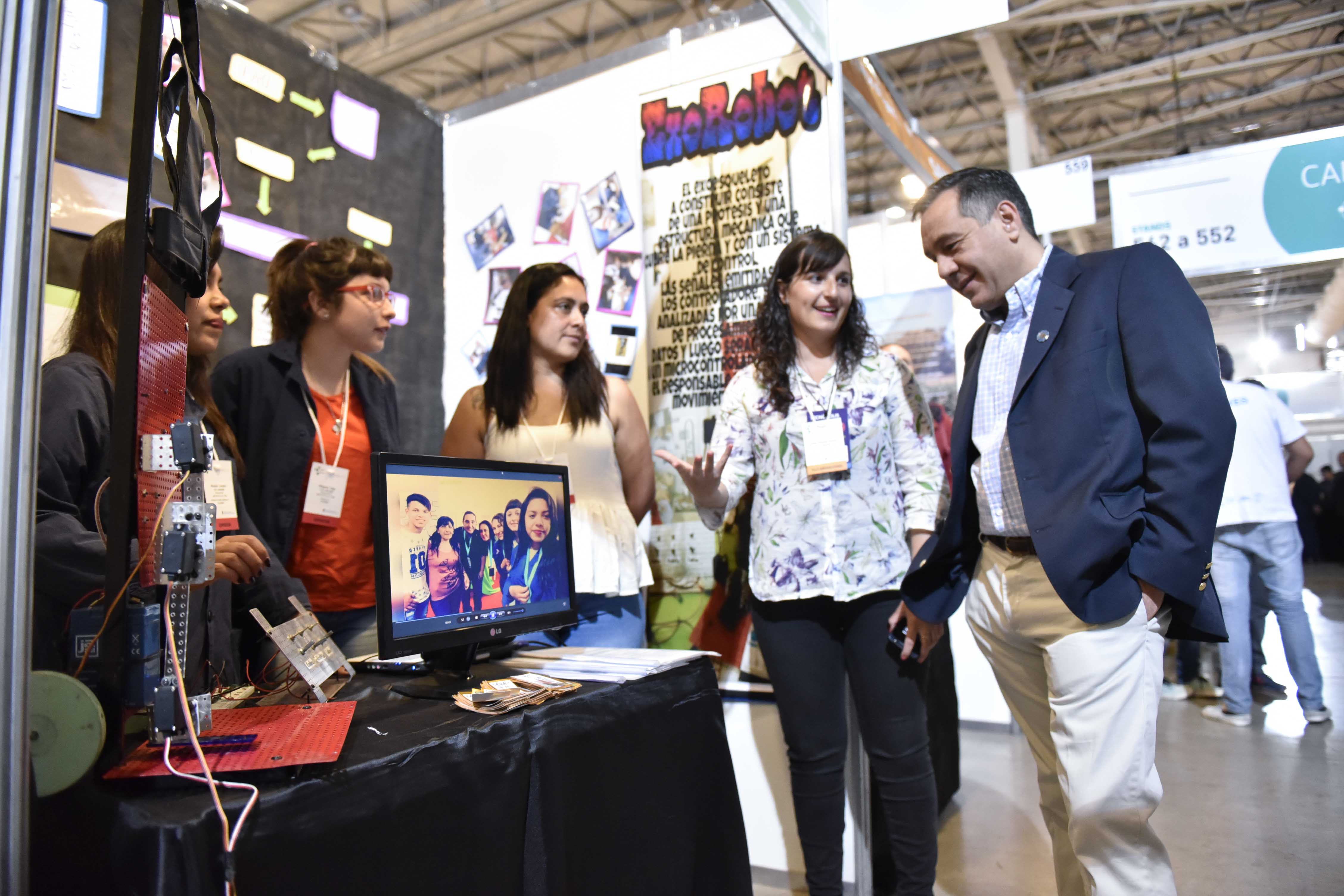 El presidente Macri visitó la Feria Nacional de Innovación Educativa