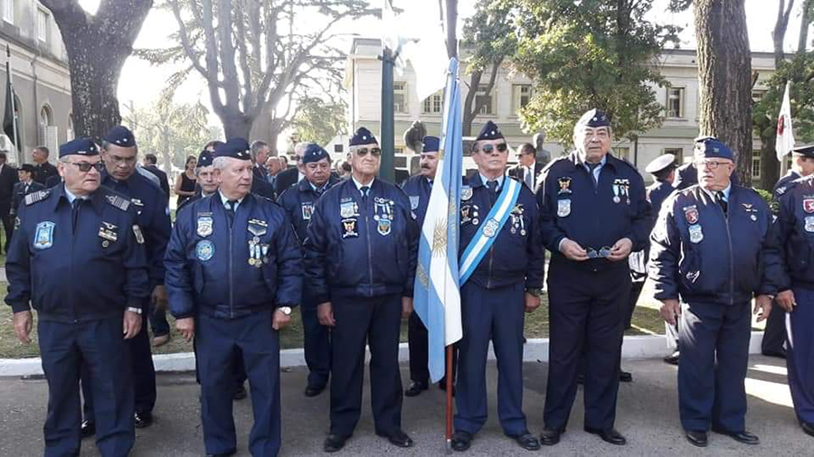 Formación de Veteranos de Guerra de Malvinas en la I Brigada Aérea