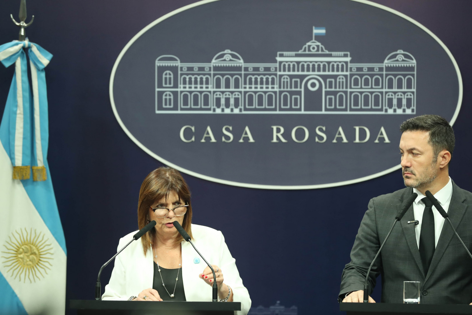 La Ministra Bullrich y el Ministro Petri brindan una conferencia de prensa en Casa Rosada