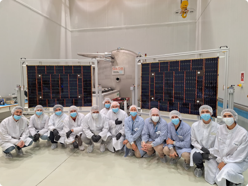 La CONAE finalizó los ensayos de ciclado térmico sobre los cuatro paneles solares que llevará a bordo la próxima misión espacial nacional.