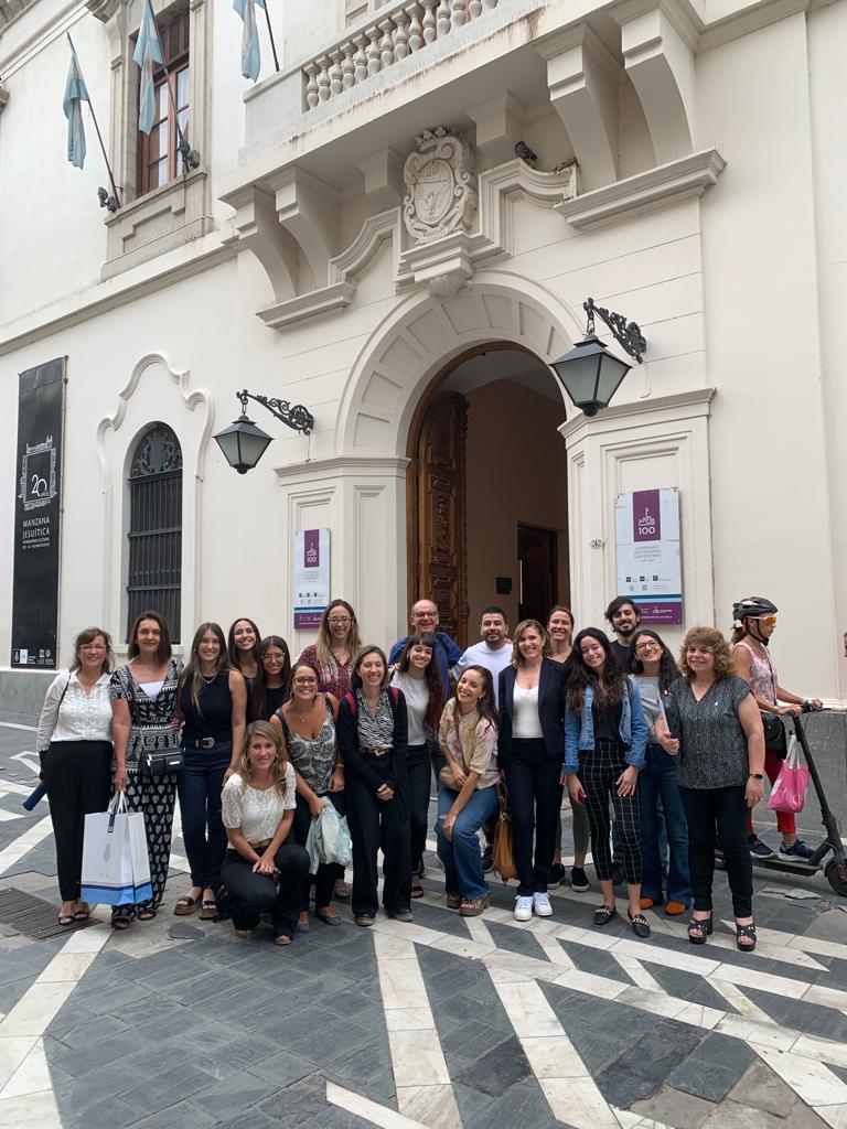 El doctor Michael Aschnner, quien guió a la becaria durante su estancia de investigación en Estados Unidos, fue nombrado Profesor Honorario de la Universidad Nacional de Córdoba en marzo de 2023.