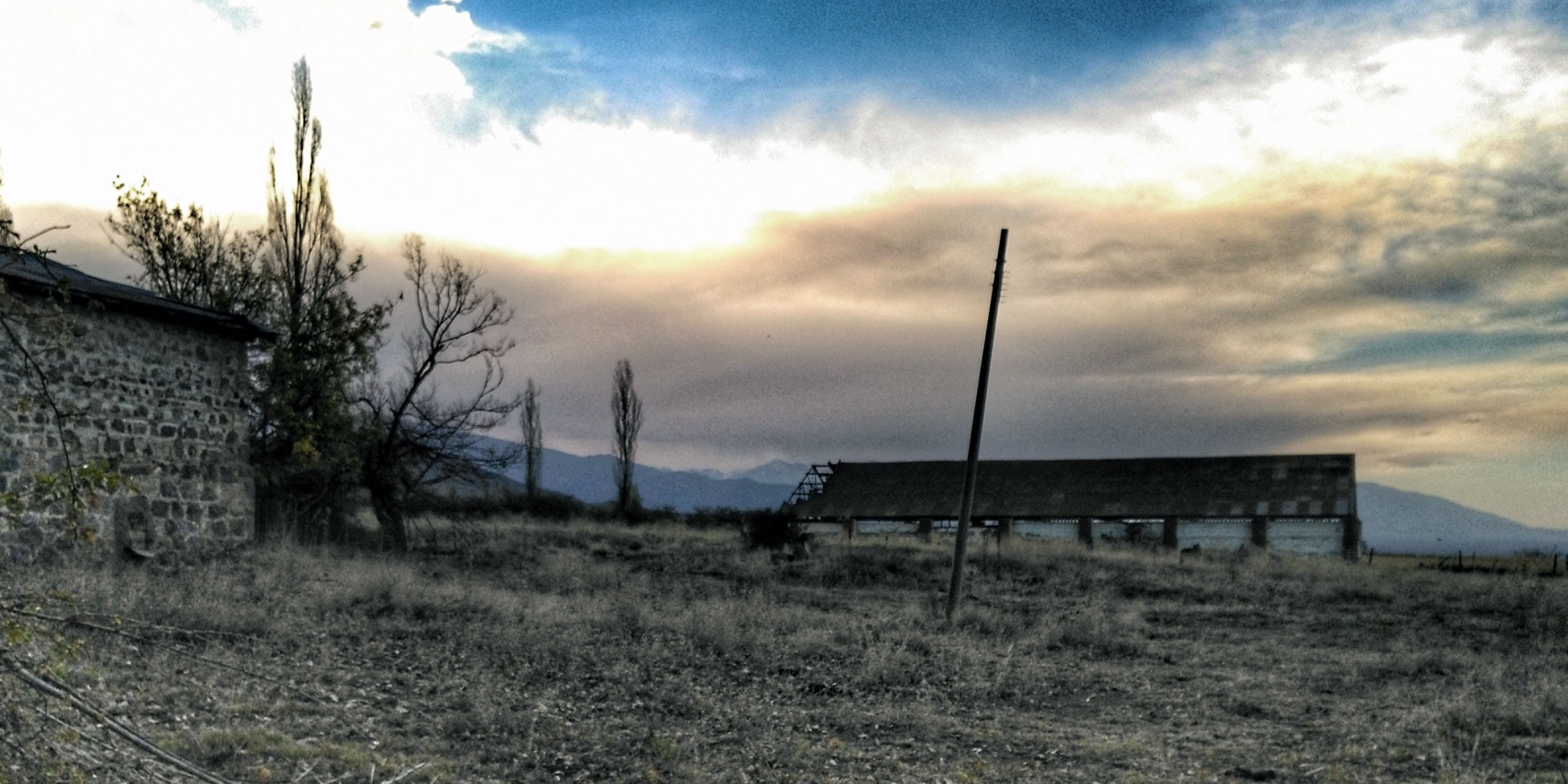 Foto del campo al atardecer