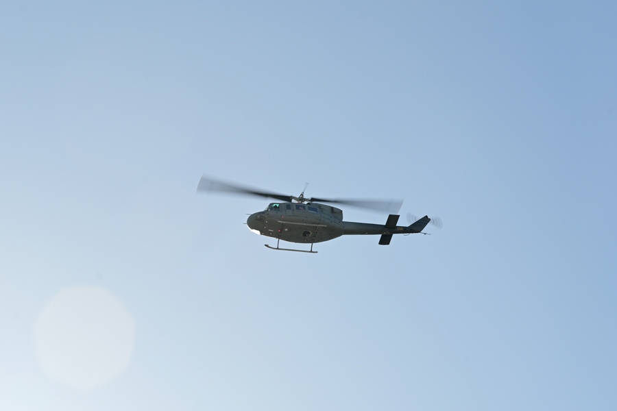 Helicóptero sobrevolando el Obelisco