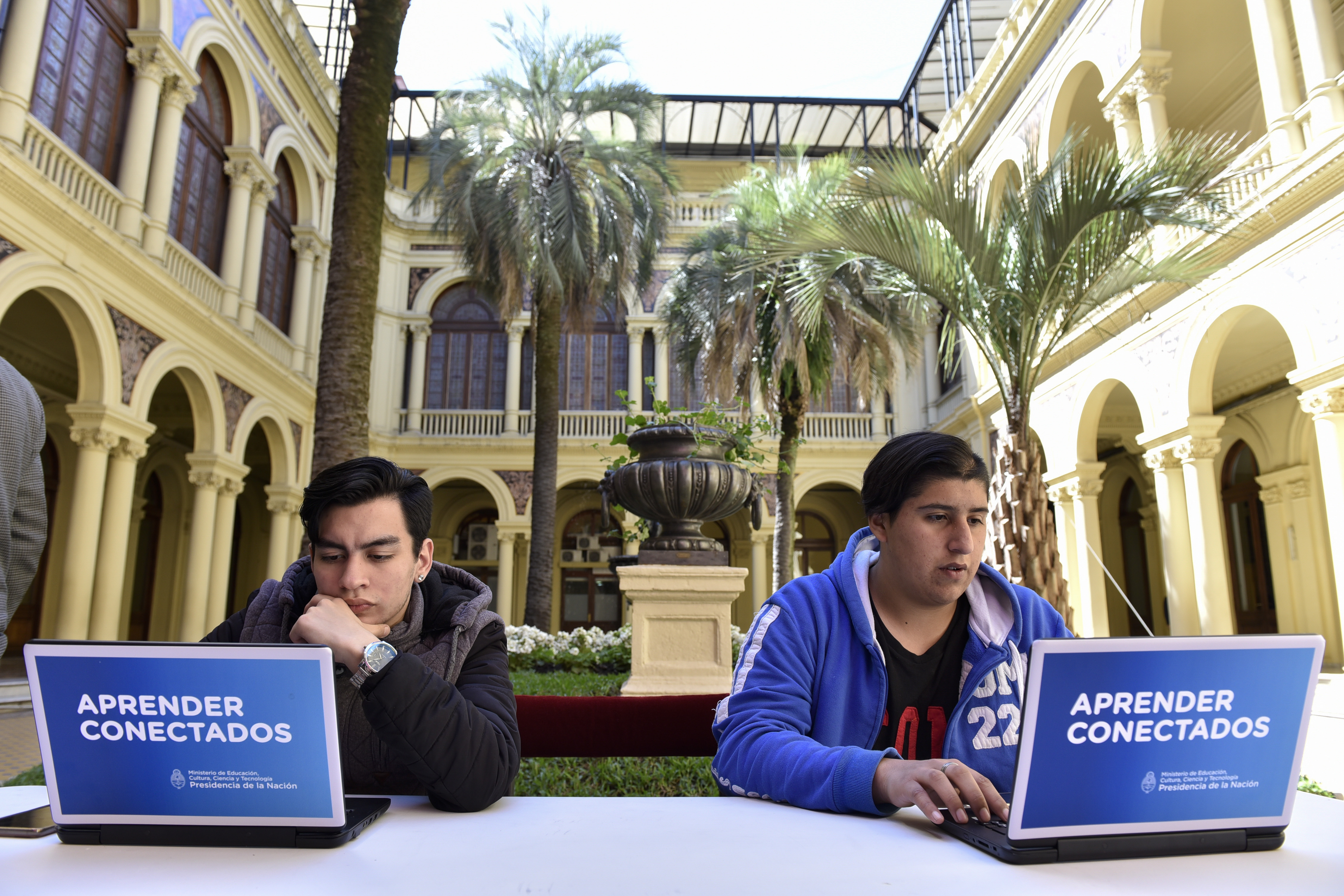 Macri y Finocchiaro dialogaron con chicos programadores en Casa Rosada