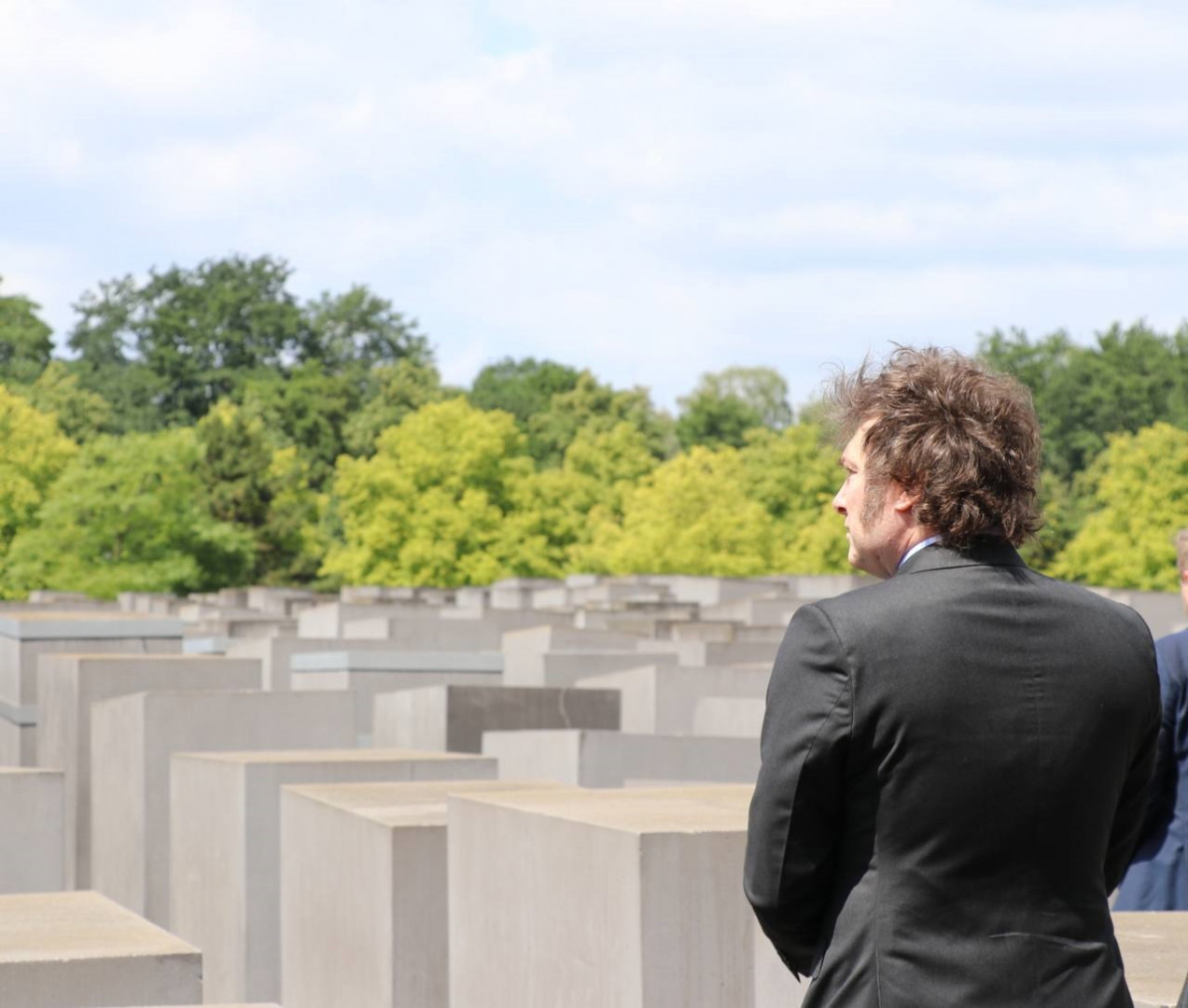 El Presidente Javier Milei visitó el Monumento a los Judíos Asesinados de Europa, en Berlín.