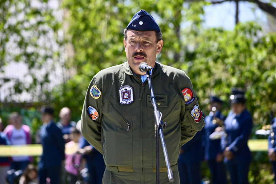 Brigadier Guajardo brindando un discurso