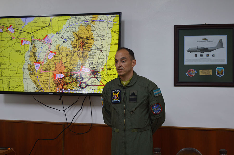 Navegadores militares: el cerebro de las operaciones de transporte aéreo