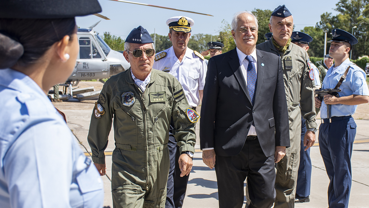 EL JEMG FAA y el Ministro de Defensa