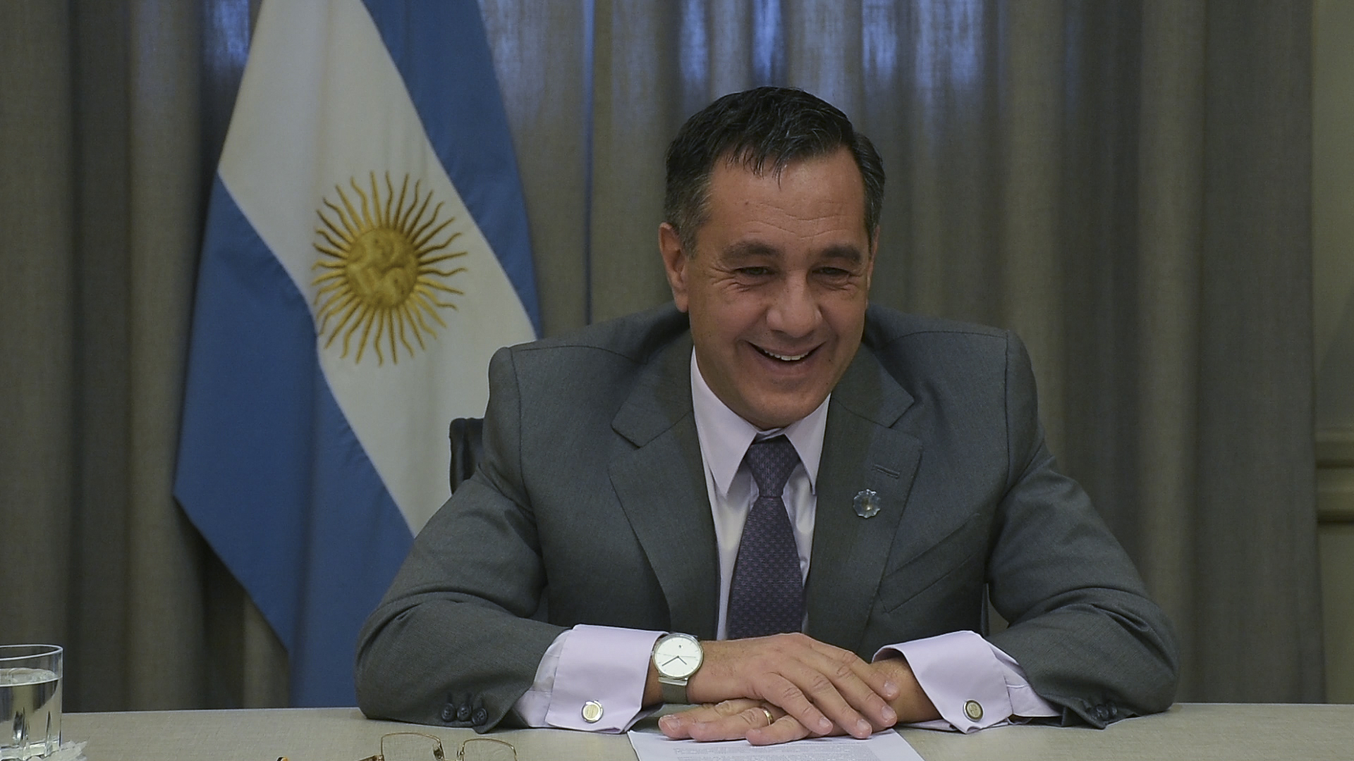 Estudiantes argentinos en el exterior prometen la bandera