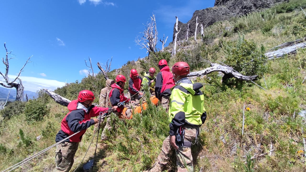 La Patrulla de Rescate del RIM 26 se ejercita en el Volcán Lanín 1