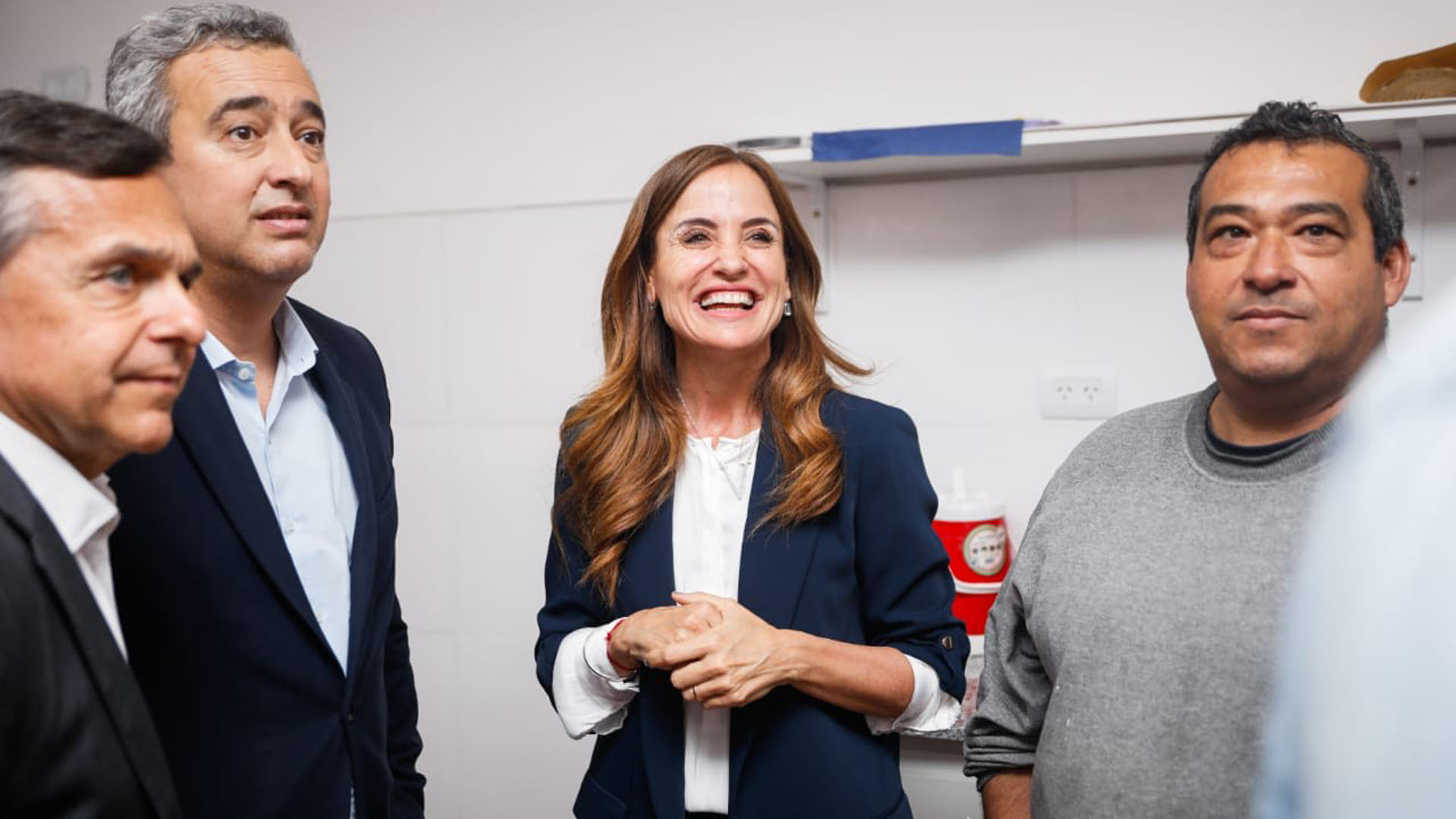 La ministra Victoria Tolosa Paz junto al ministro de Transporte de la Nación, Diego Giuliano y el intendente Pablo Javkin durante su visita a Santa Fe.