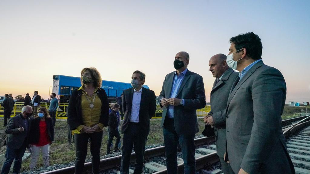 Perotti, Guerrera, Marinucci y Frana en las vías de la playa La Ribera