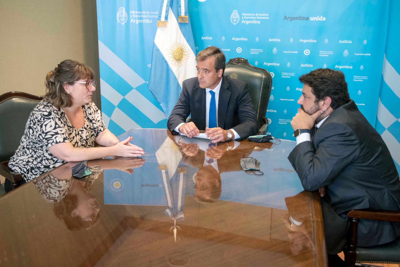 Soria se reunión con y D'Alessandro, coordinadora de la Unidad AMIA