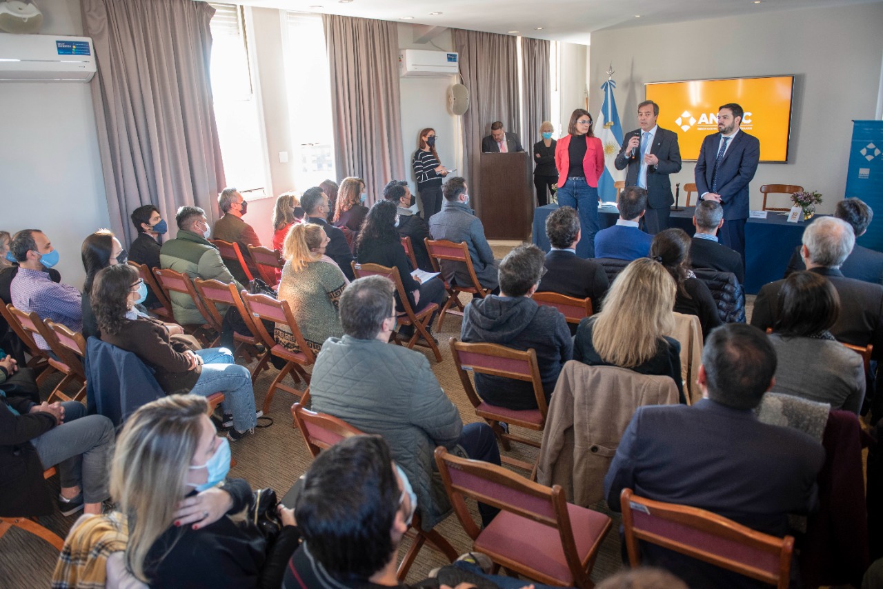 El ministro Soria participó del homenaje a trabajadores y trabajadoras de la ANMaC que cumplieron 30 años de servicios