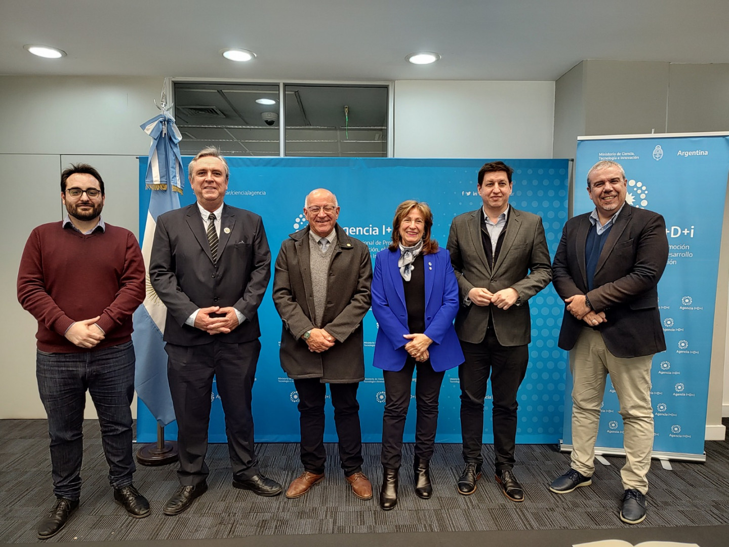 Fernando Peirano junto a Esther Sanchez, Tadeo Berenguer, Víctor Aníbal Moriñigo, David Rivarola y Guido Giorgi.